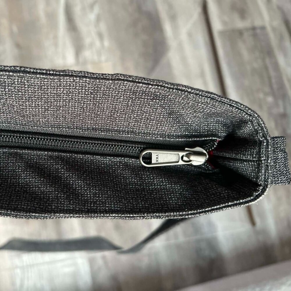 NWOT Jak’s “The Terminal” Grey Travel Scene Crossbody Bag with Adjustable Strap - Picture 7 of 9